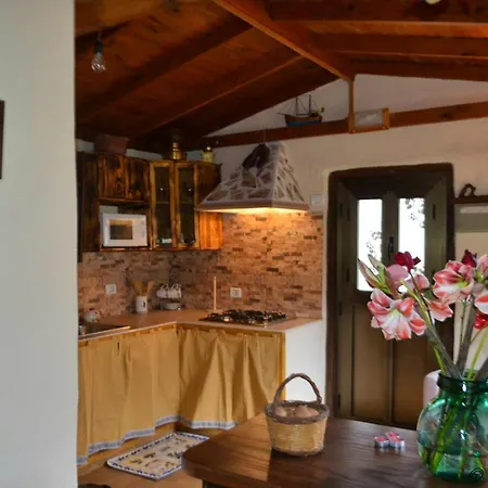 Cosy With Terrace In - Ideal For Couples Chalet