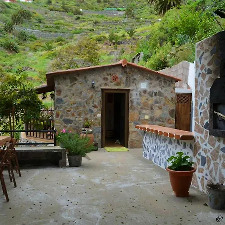 Cosy With Terrace In - Ideal For Couples *